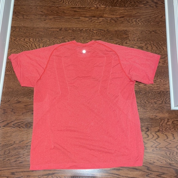 Lululemon Metal Vent Tech Short sleeve - Red XXL - Picture 2 of 3